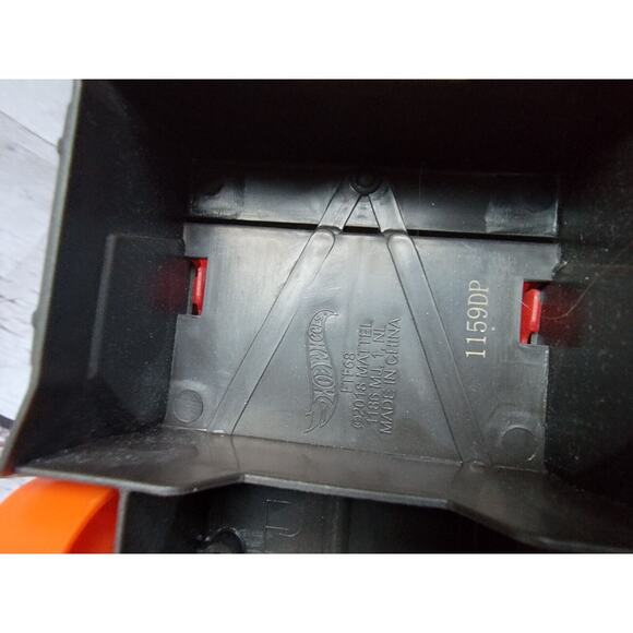 Hot Wheels Mega Big Hauler Truck Transporter Expandable Carrier Truck - Picture 7 of 8